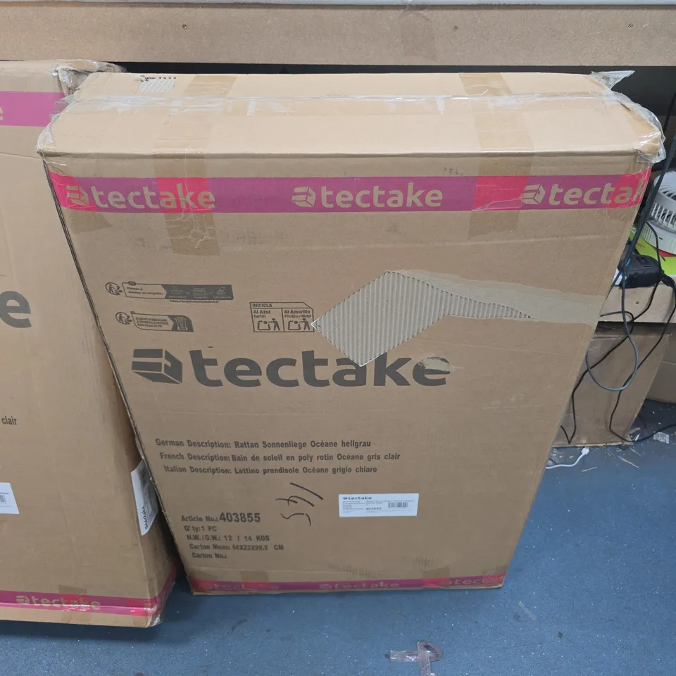 BOXED TECTAKE RATTAN SUN LOUNGER