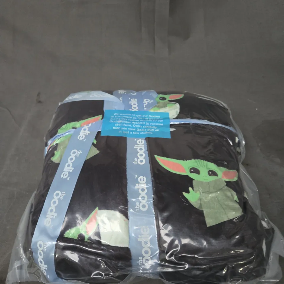 KIDS SEALED OODIE HOODED BLANKET - THE MANDALORIAN