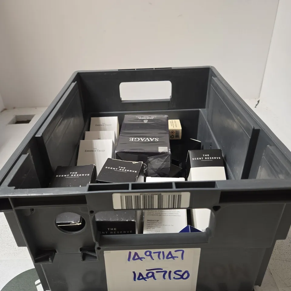 TOTE OF APPROXIMATELY 18 ASSORTED FRAGRANCE ITEMS THE ESSENCE VAULT, THE SCENT RESERVE, SAPPHIRE, BELLAVITA HONEY OUD, AVENTOS BLUE FOR HIM ETC