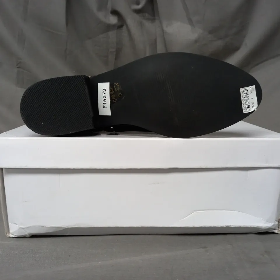 BOXED PAIR OF STEVE MADDEN CADE LEATHER ANKLE BOOTS IN BLACK EU SIZE 36