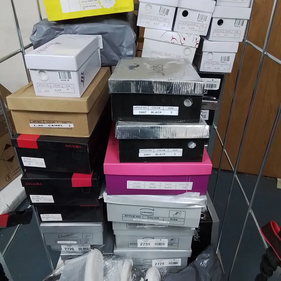 LOT OF 66 ASSORTED PAIRS OF SHOES TO INCLUDE KELSI, LAVENDER, ANNALISE AND CASANDRA - VARIOUS SIZES