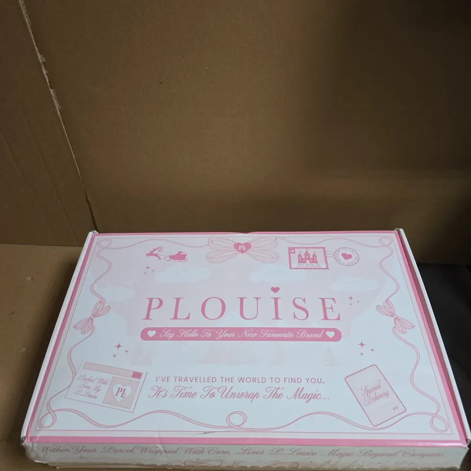 PLOUISE BEAUTY GIFT BOX TO INCLUDE GLITTER SETTING SPRAY, SCULPTING PRIMER AND GINGERBREAD KISSES LIP CONDITIONER