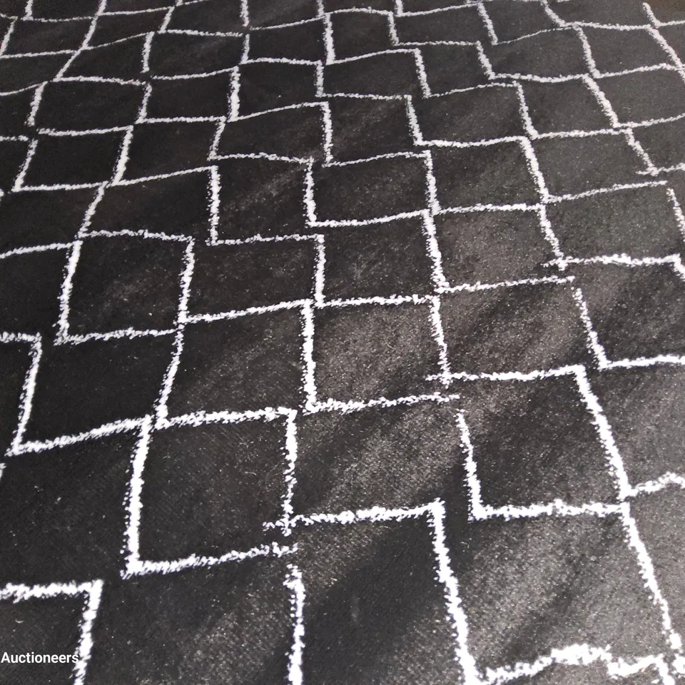 DESIGNER Z8G ZAG NOIR RUG 120 × 160