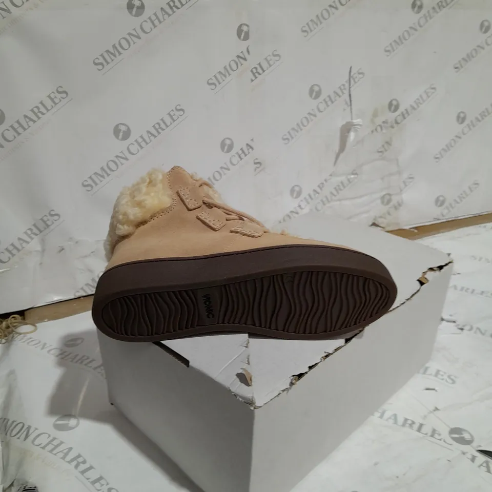 boxed vionic fluffy trainer cream and brown size 3