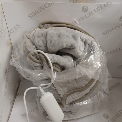 GREY PLUSH HEATED BLANKET