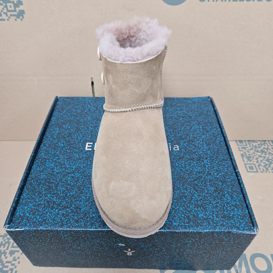 EMU WATER RESISTANT PICTION BOOT IN CAMEL SIZE 7