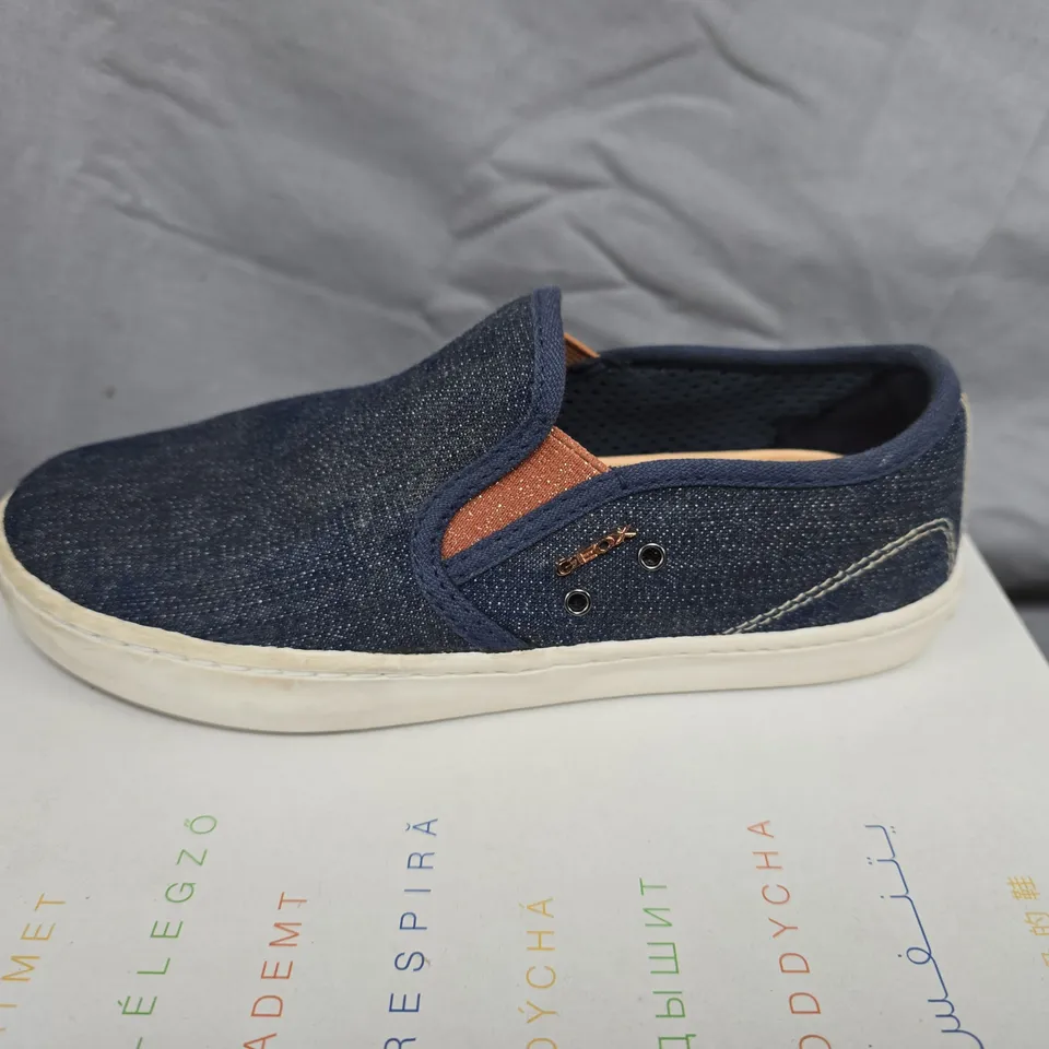 GEOX RESPIRA KIWI JEANS DENIM SLIP-ON SHOES – KIDS, EU 33 (US 2)