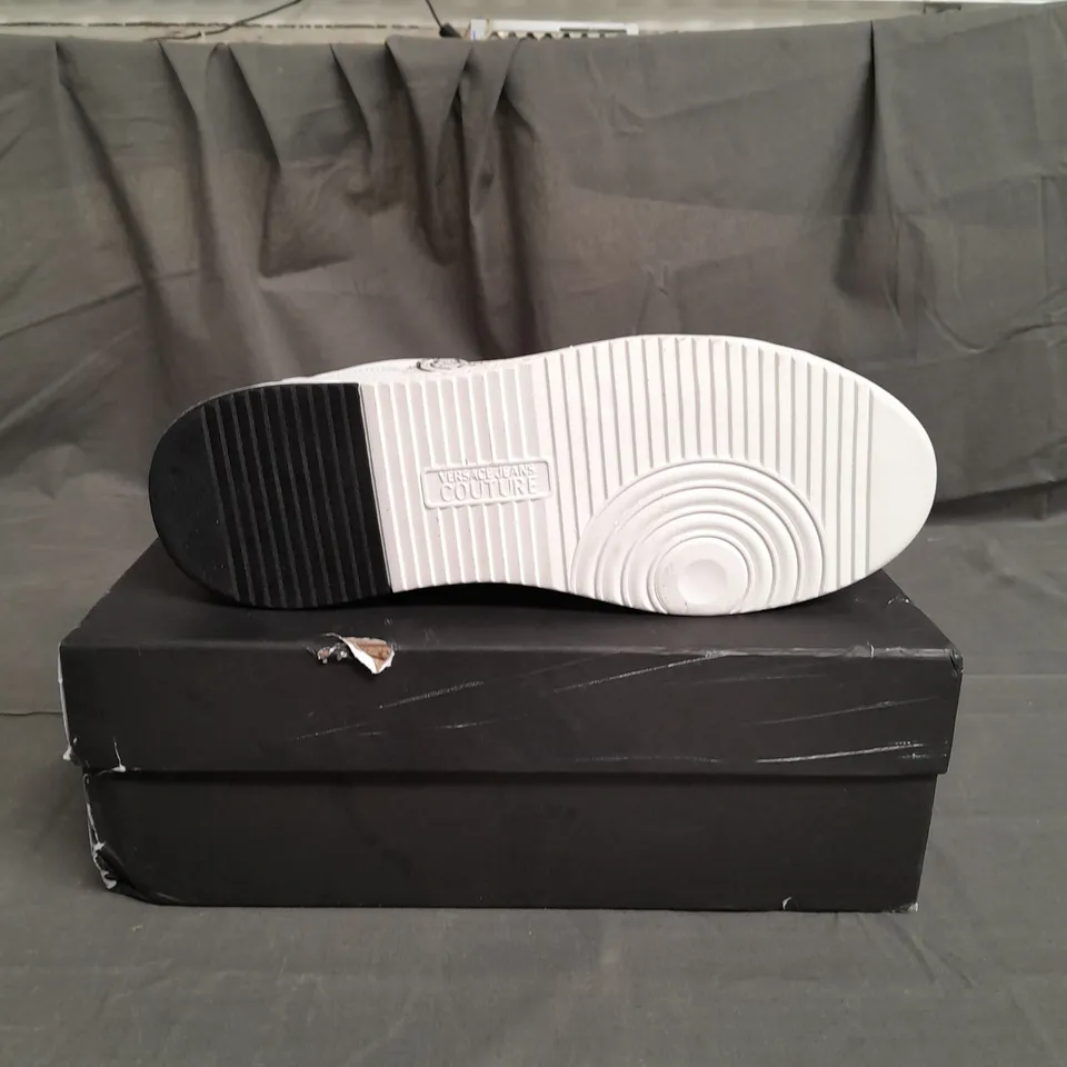 BOXED PAIR OF VERSACE JEANS COUTURE SNEAKERS WHITE SIZE 8.5