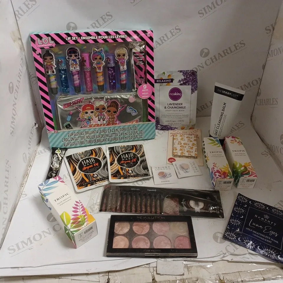 LOT OF APPROX. 15 HEALTH AND BEAUTY ITEMS - KIDS LIP SET, REVOLUTION BLUSH PALETTE, KENJI MIRROR