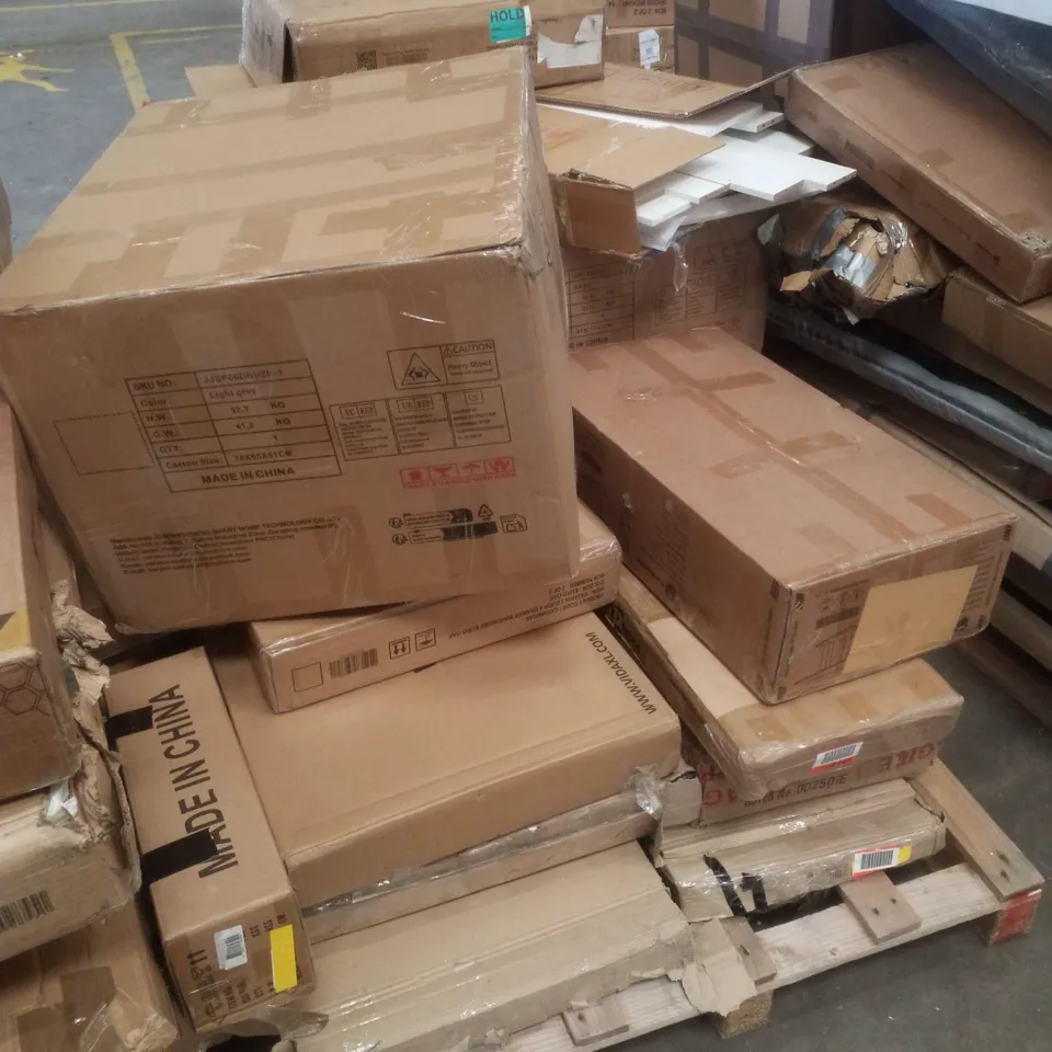 PALLET CONTAINING ASSORTED FLATPACK FURNITURE PARTS