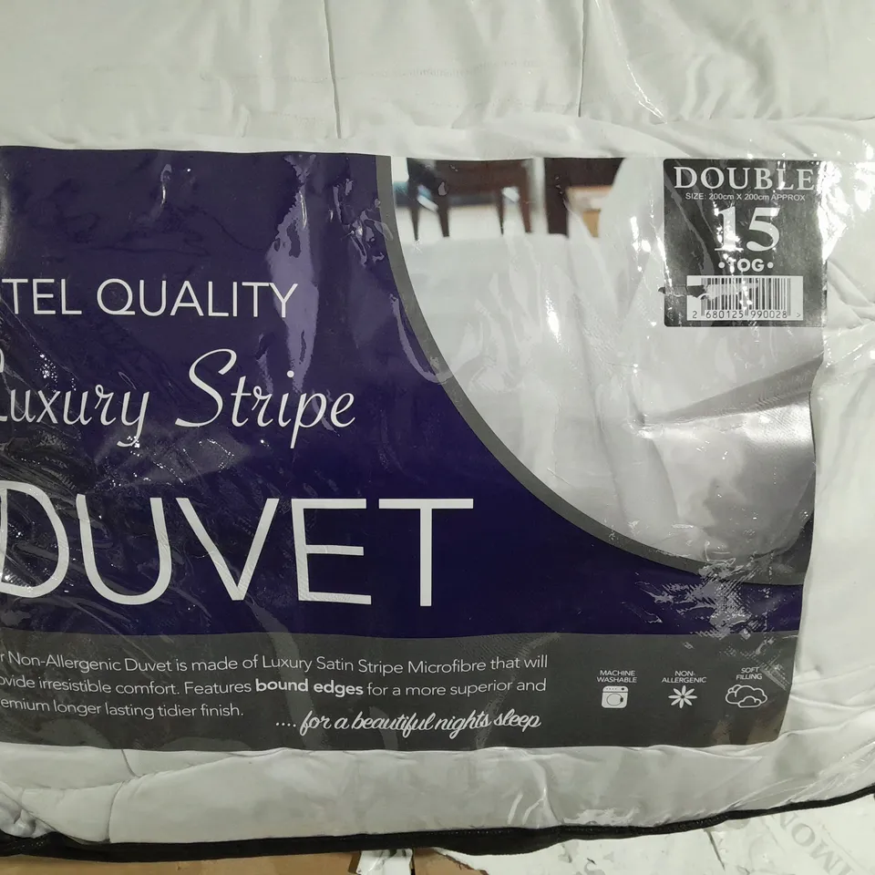 LUXURY STRIP HOTEL QUALITY DUVET - 15 TOG 