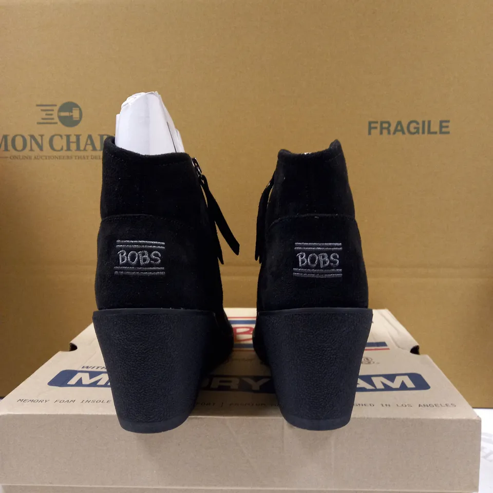  SKECHERS TUMBLE WEED SUN CHASE WEDGE SIDE ZIP SHOE BOOTS (BLACK)