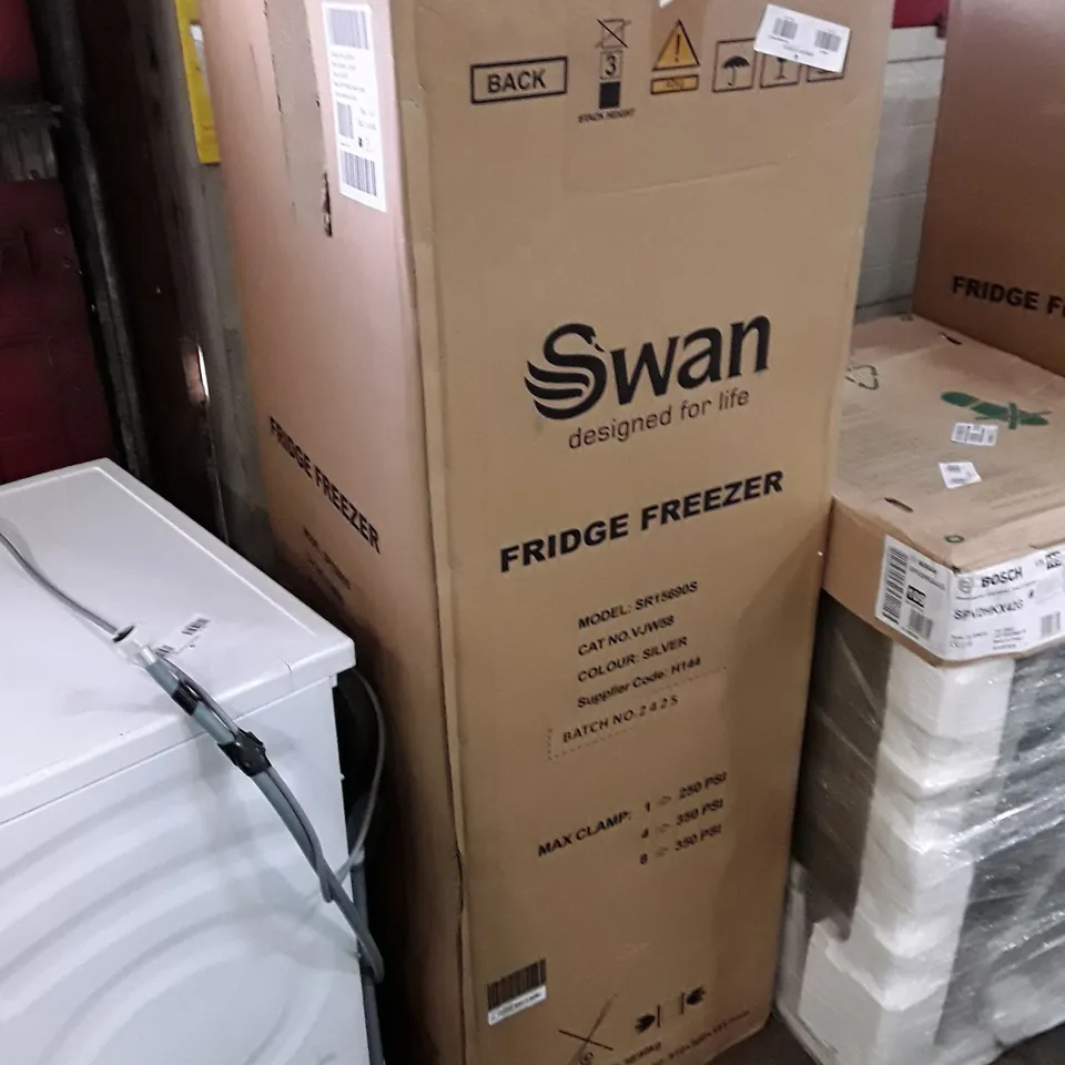 BOXED SWAN SR15690S 48CM WIDE, 50/50 SPLIT FRIDGE FREEZER - SILVER