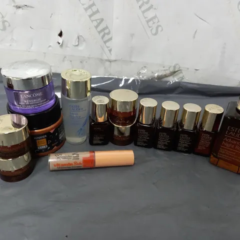 APPROXIMATELY 15 ASSORTED BEAUTY PRODUCTS TO INCLUDE ESTEE LAUDER ADVANCED NIGHT REPAIR (50ml), LANCOME RENERGIE 300-PEPTIDE CREAM (15ml), VITAMIN BAKE CONCEALER (5.5ml), ETC