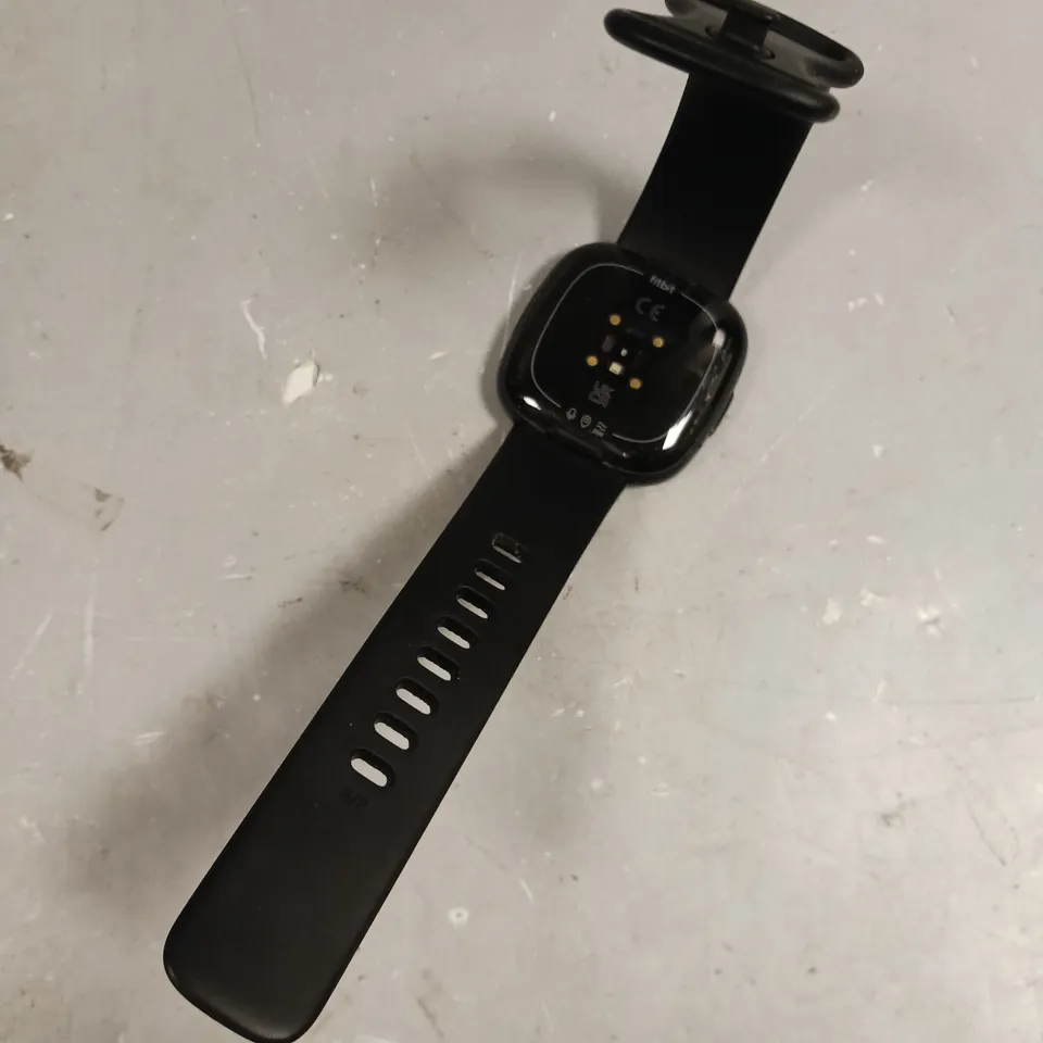 FITBIT FITNESS TRACKER SMARTWATCH - MODEL UNSPECIFIED 