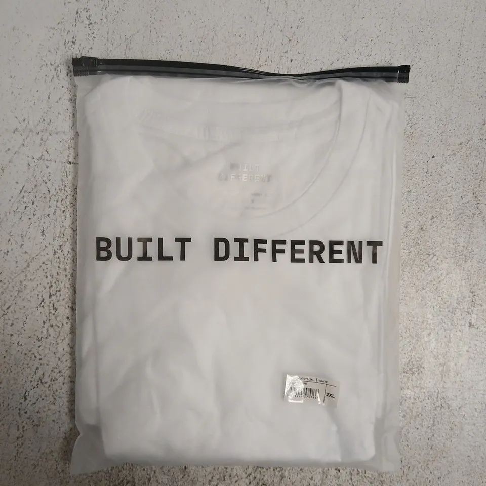 BAGGED BUILT DIFFERENT CREW T-SHIRT IN WHITE SIZE 2XL