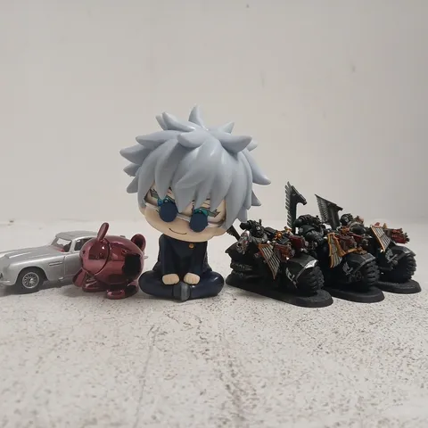APPROXIMATELY 10 ASSORTED TOYS AND GAMES TO INCLUDE WARHAMMER MINIATURES, ETC