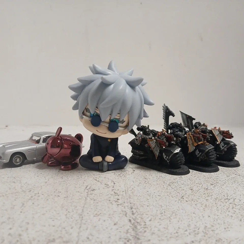 APPROXIMATELY 10 ASSORTED TOYS AND GAMES TO INCLUDE WARHAMMER MINIATURES, ETC