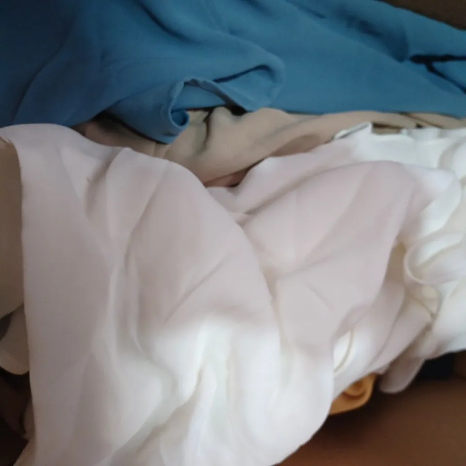 BOX OF APPROXIMATELY 10 ASSORTED CLOTHING ITEMS IN VARIOUS STYLES AND SIZES TO INCLUDE DANNII MINOGUE, WYNNE LAYERS, ETC