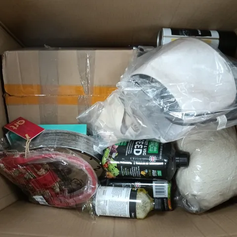 APPROXIMATELY 12 ASSORTED ITEMS TO INCLUDE LAMP, FRUIT & VEGT FEED, CAR MAINTENANCE SPRAY, ETC