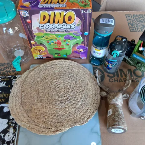 LOT OF APPROXIMATELY 20 ASSORTED HOUSEHOLD ITEMS TO INCLUDE CONTIGO WATER BOTTLE, DISNEY COLOURING BOOK AND DOG ORNAMENT 