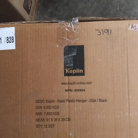 BOXED KEPLIN PLASTIC HANGERS