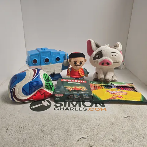 BOX OF APPROXIMATELY 25 ASSORTED TOY ITEMS TO INCLUDE MOANA 2 SOFT TOY, CRAYOLA TWISTABLES, SCRABBLE SET, FIFA FOOTBALL ETC