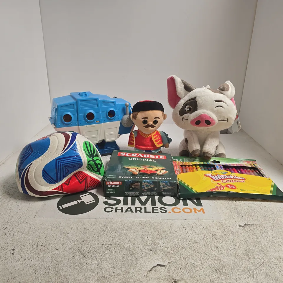BOX OF APPROXIMATELY 25 ASSORTED TOY ITEMS TO INCLUDE MOANA 2 SOFT TOY, CRAYOLA TWISTABLES, SCRABBLE SET, FIFA FOOTBALL ETC