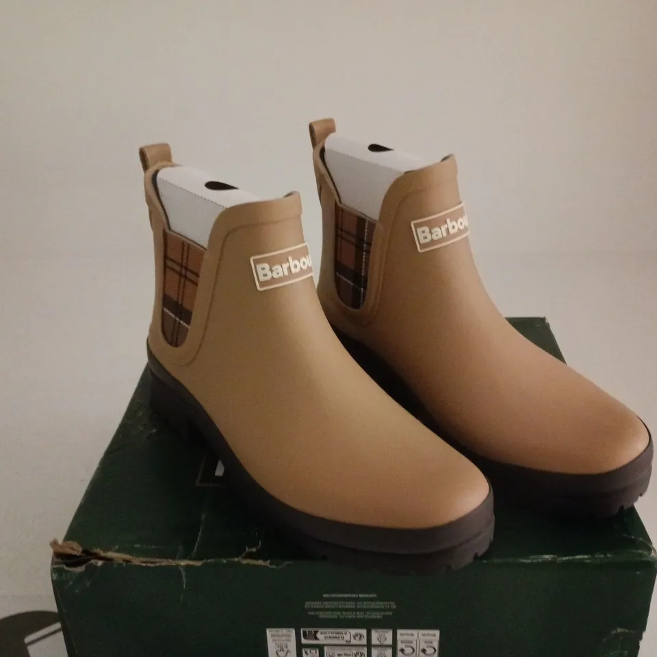 BARBOURU MALLOW CHELSEA TARTAN BEIGE BOOTS UK 6 BOXED