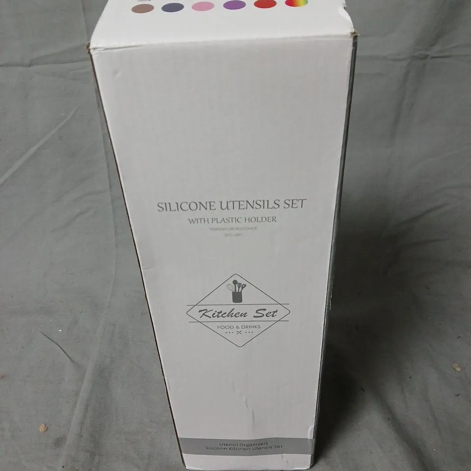 SILICONE UTENSILS SET WITH PLASTIC HOLDER