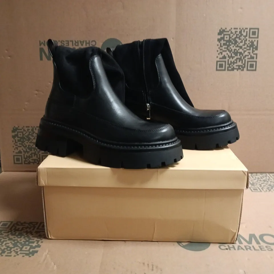 BOXED PAIR OF SIMMI LONDON CHUNKY KNEE-HIGH BOOTS IN BLACK SIZE UK 5