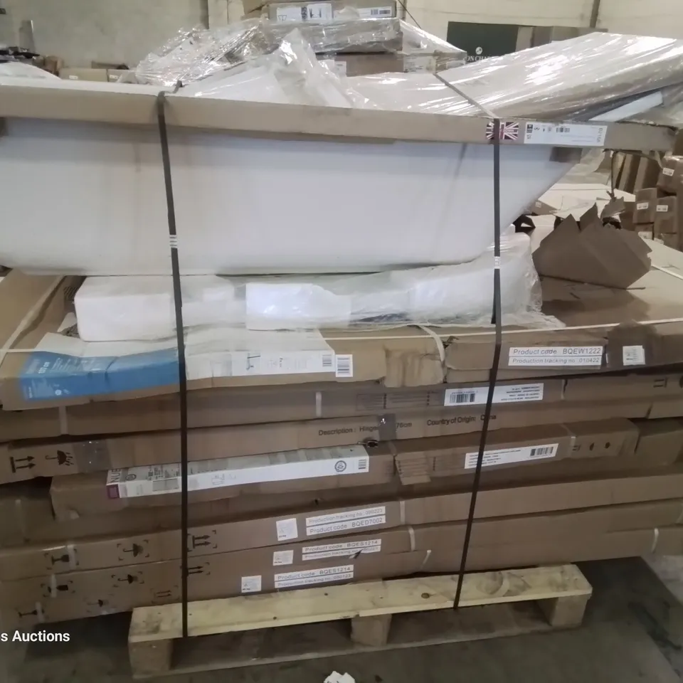 PALLET OF ASSORTED BATHROOM FITTONGS, INCLUDING, BATH, QUADRANT SHOWER TRAY, BELOYA 120cm WALK IN SHOWER PANEL, NUBIA SHOWER PANEL, 