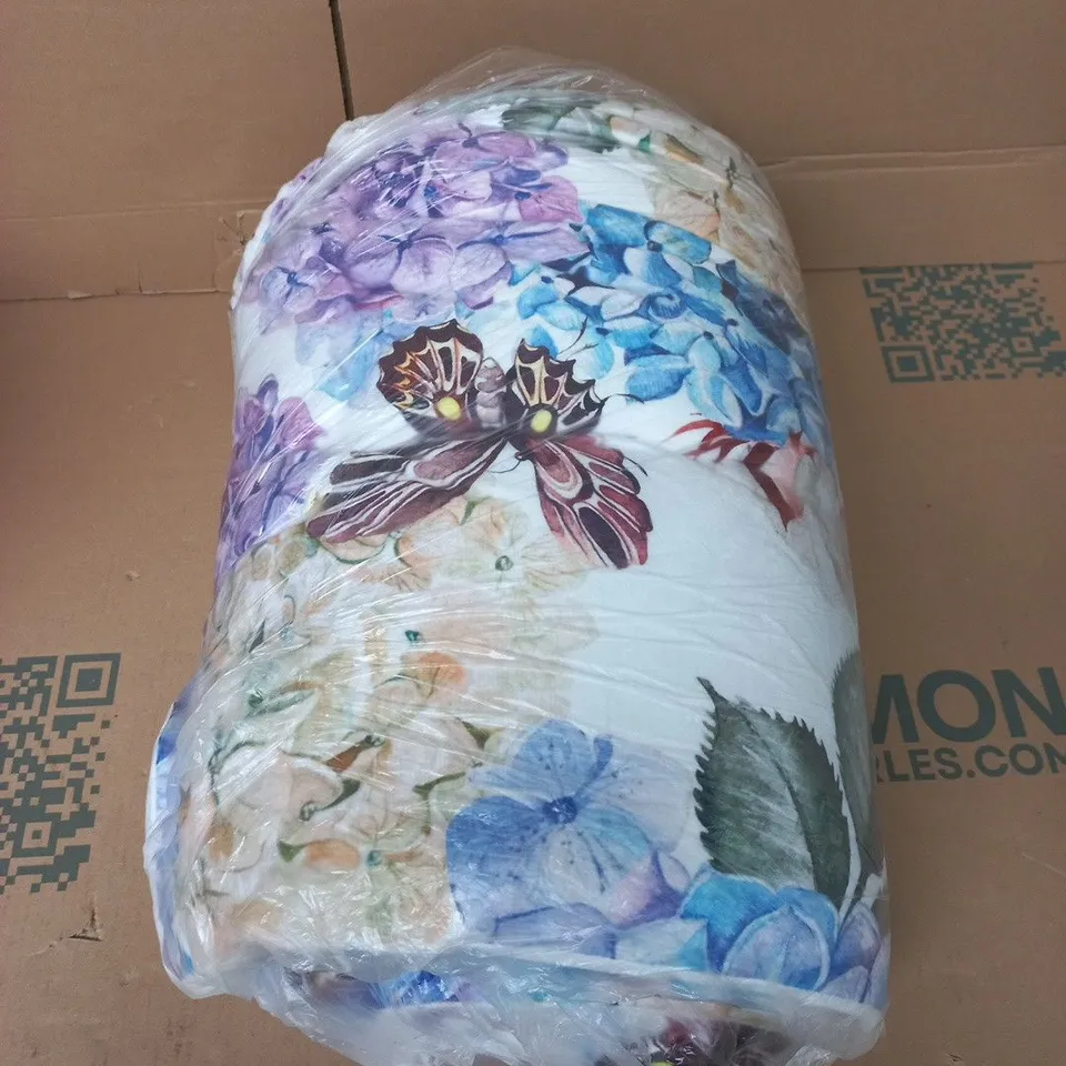 LIVMORE 3-PIECE DIGITAL FLORAL PRINT WINTER COMFORTER SET IN WHITE MULTI