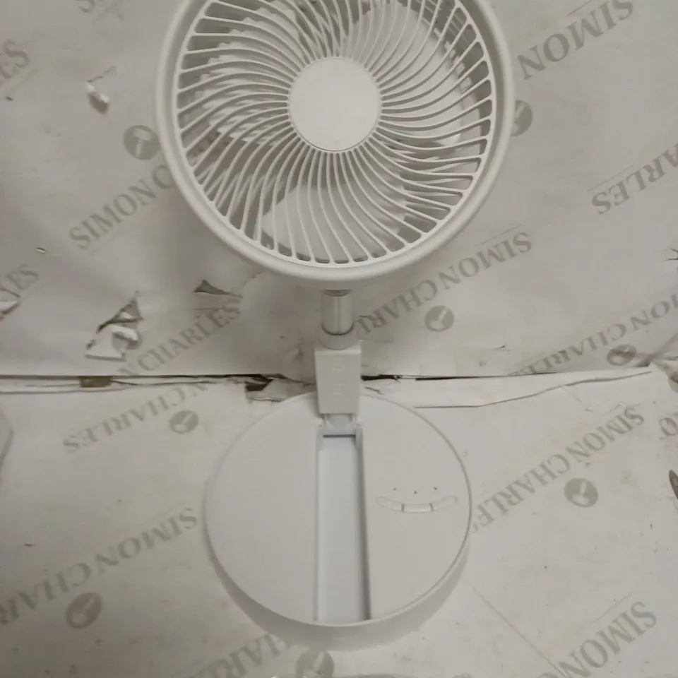 BELL & HOWELL RECHARGEABLE EXTENDABLE DESK & FLOOR FAN, WHITE