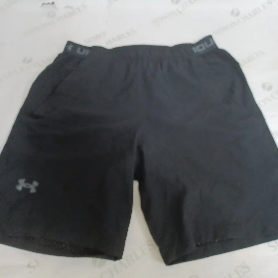 UNDER ARMOUR BLACK STRECH PANTS - MEDIUM