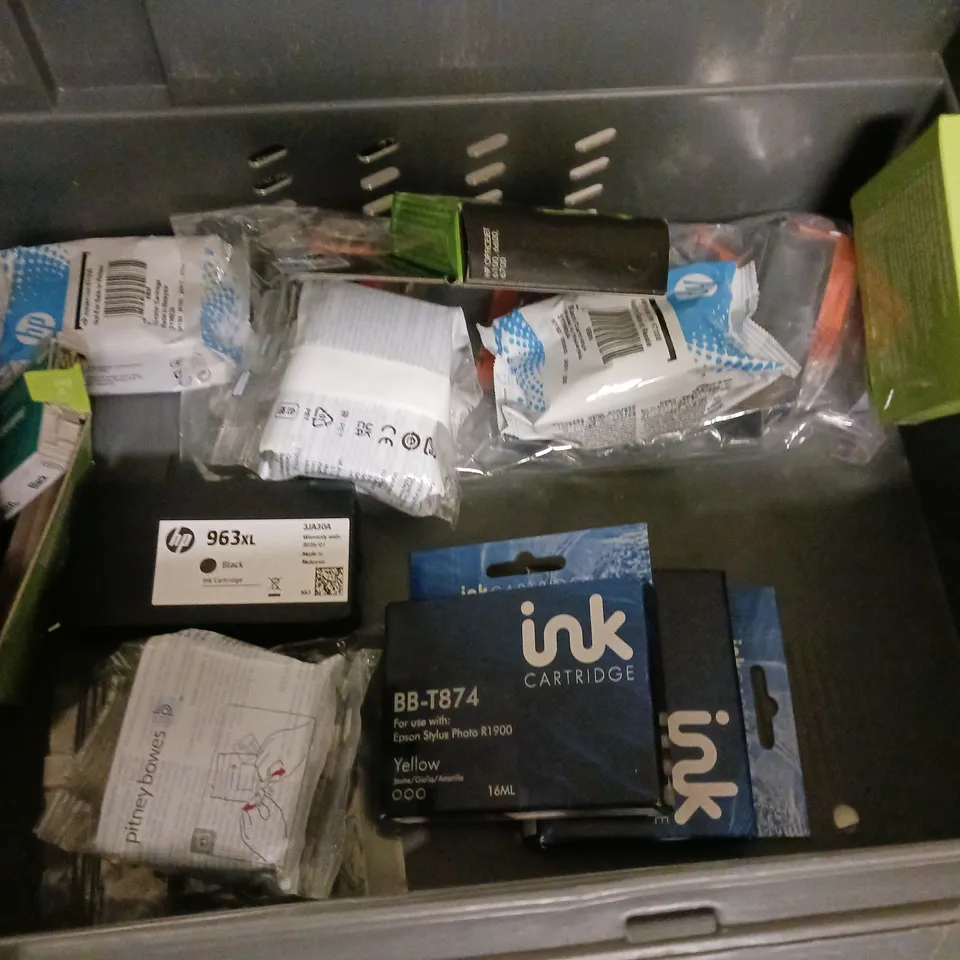 LOT OF ASSORTED PRINTER CARTRIDGES TO INCLUDE HP, KODAK AND EPSON
