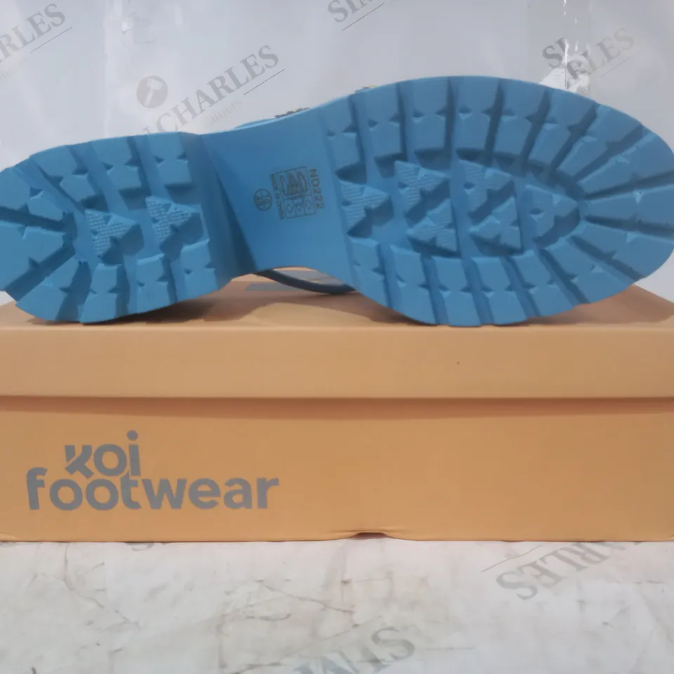 BRAND NEW BOXED PAIR OF KOI VEGAN LEATHER BLOOMING DAISY OASIS STRAPPY SLIDERS IN BLUE UK SIZE 10