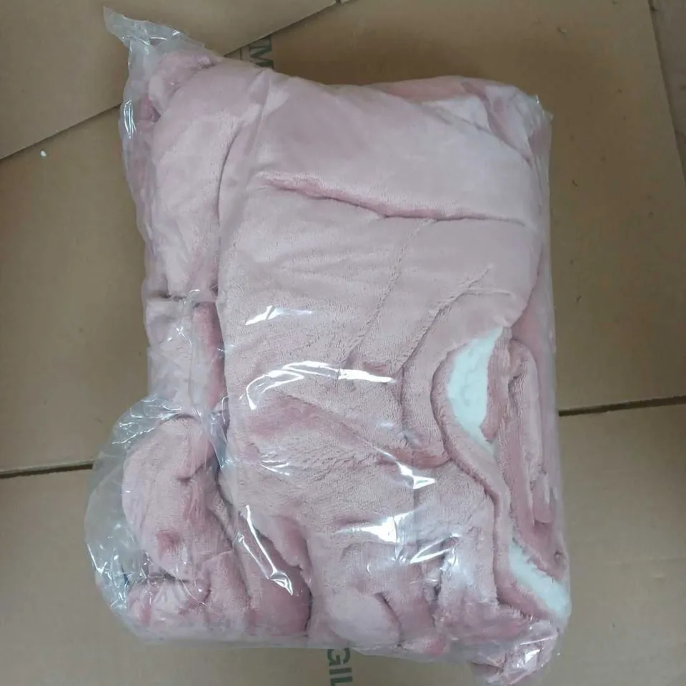 HEATED ESKIMO BLANKET HOODIE