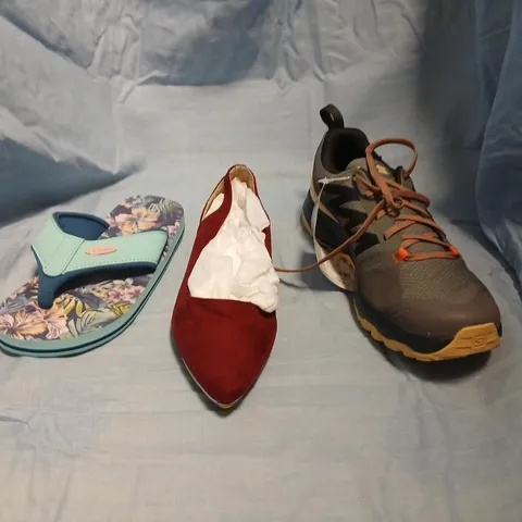 LARGE QUANTITY OF ASSORTED SHOES AND FOOTWEAR