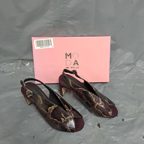 BOXED PAIR OF MODA IN PELLE CHRISSI DEEP PEEP TOE SLINGBACK BERRY SNAKEPRINT HEEL SIZE 39