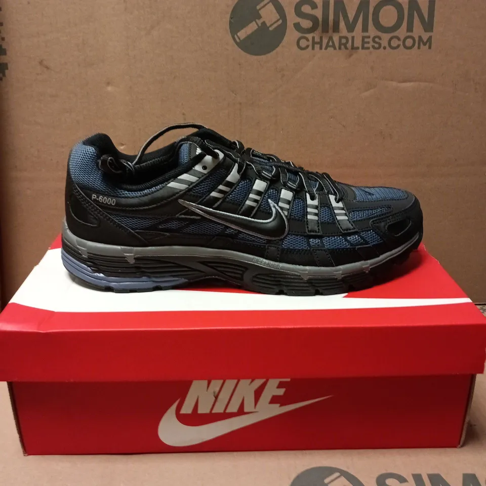 NIKE P-6000 TRAINERS – DIFUSED BLUE/BLACK-COOL GREY, UK 11 (EU 46)