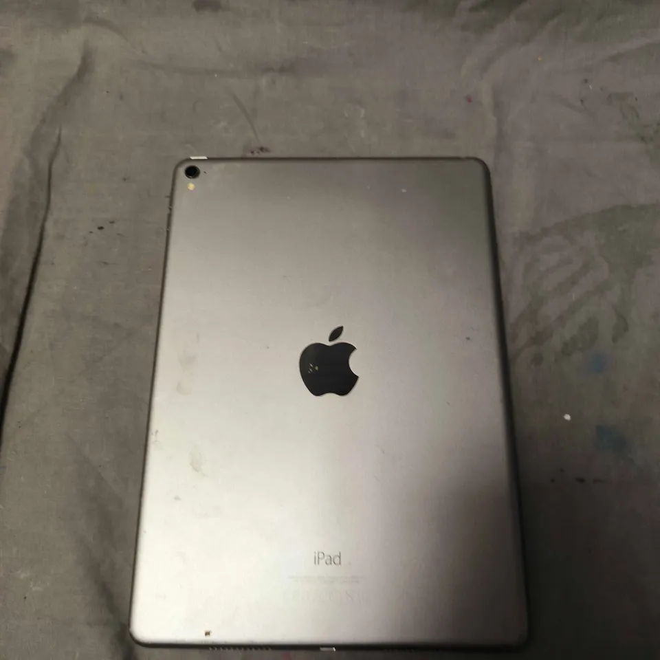 APPLE IPAD TABLET - A1673