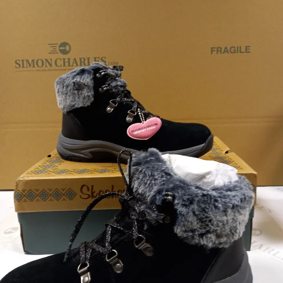 SKECHERS FAUX FUR CUFF BOOTS - UK SIZE 7
