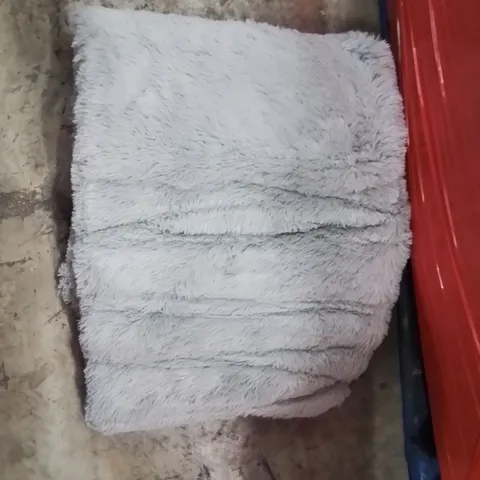 PALLET OF LARGE RUGS