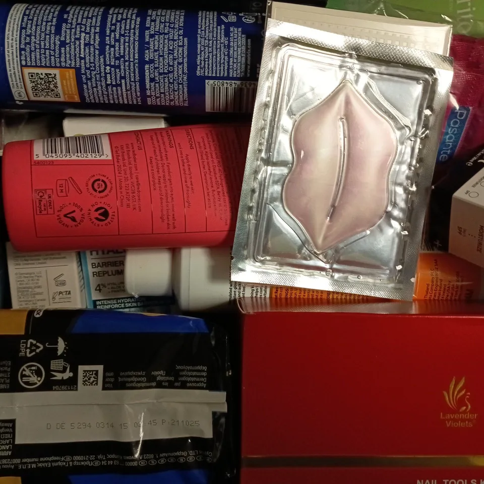 APPROXIMATELY 20 ASSORTED COSMETIC ITEMS TO INCLUDE AVEENO, SEVENTH HEAVEN, DR SQUATCH, ETC - COLLECTION ONLY