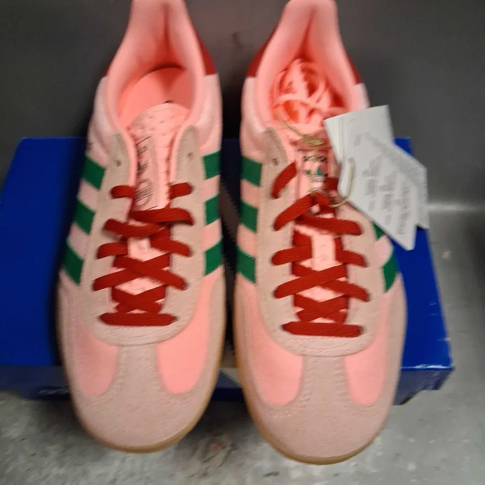 BOXED ADIDAS GAZELLE INDOOR W SIZE 4