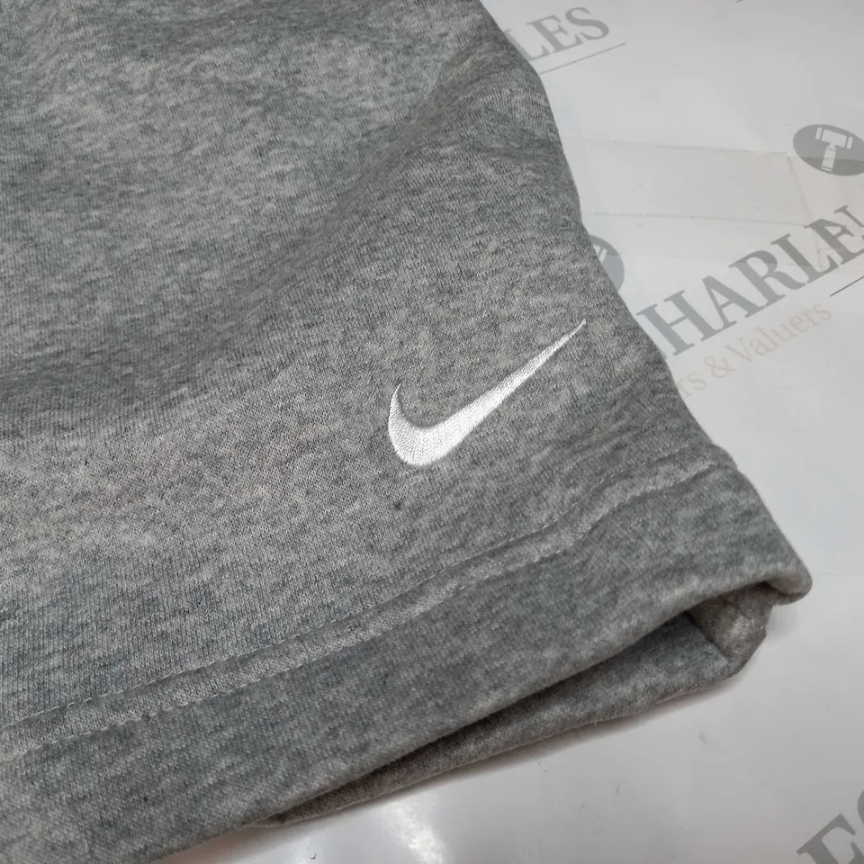 NIKE WOMENS SWEATSHORTS IN GREY - LARGE