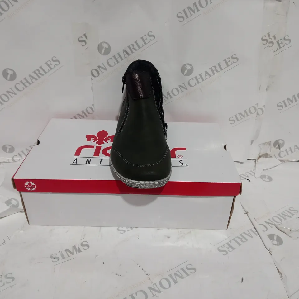 BXOXED RIEKER FLEECE LINED BOOTS SIZE 40