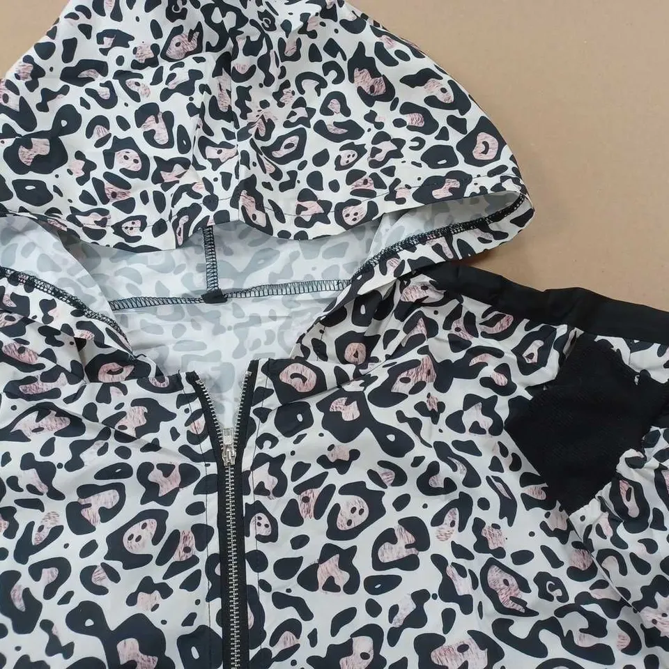 LOT OF APPROXIMATELY 35 BRAND NEW DESTELLO ANIMAL PRINT LIGHTWEIGHT ZIP THROUGH JACKETS - M