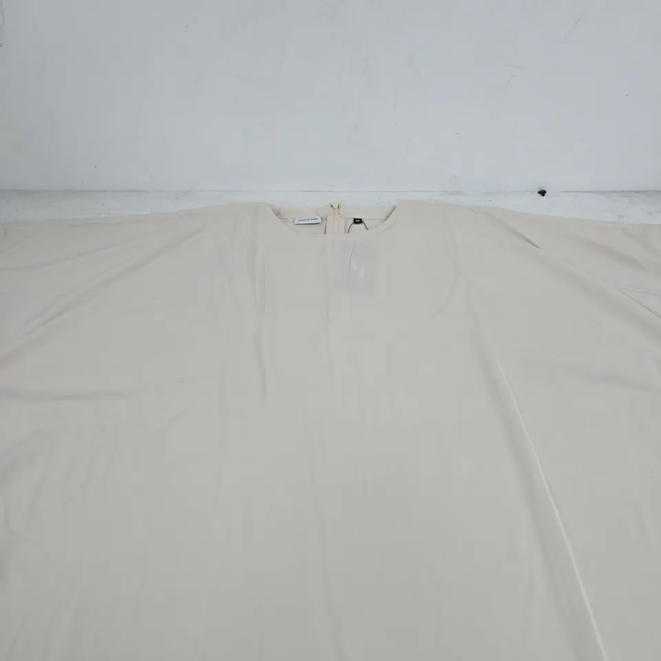 AMIRAH LDN DRESS – (EU 58) CREAM